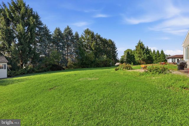 90 STEFFIE DR, Mount Wolf, PA 17347