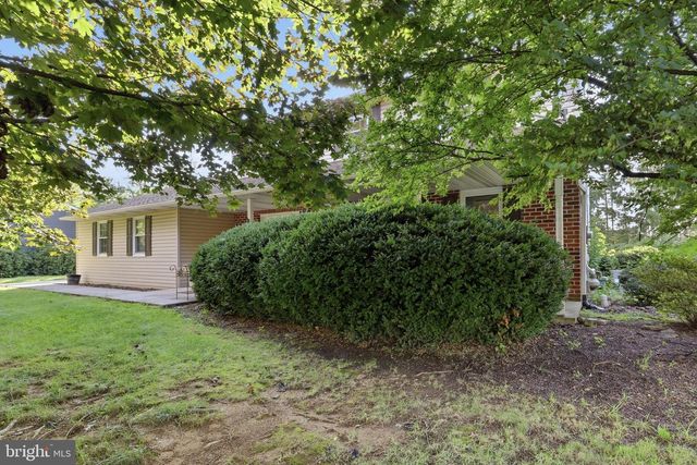 90 STEFFIE DR, Mount Wolf, PA 17347