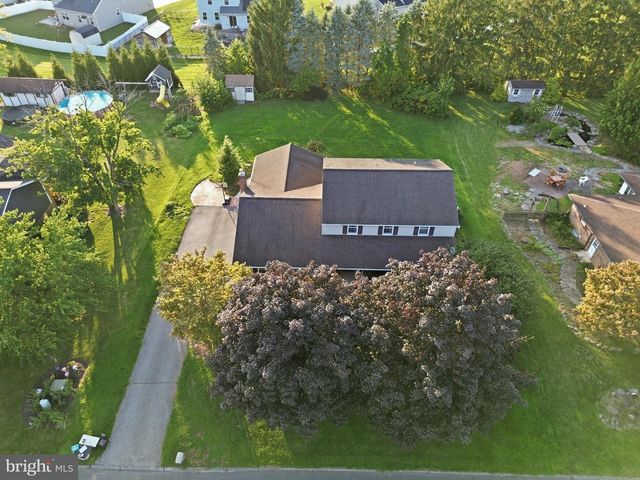 90 STEFFIE DR, Mount Wolf, PA 17347