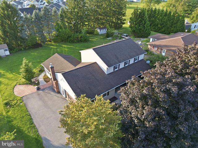 90 STEFFIE DR, Mount Wolf, PA 17347