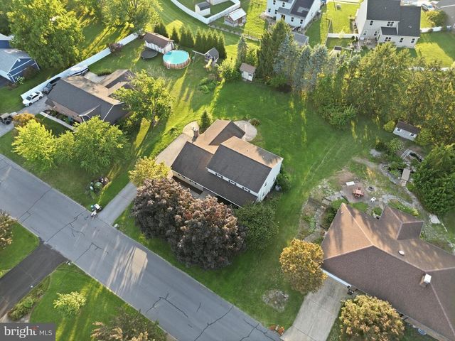 90 STEFFIE DR, Mount Wolf, PA 17347