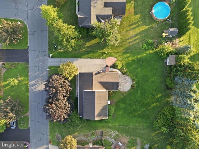 90 STEFFIE DR, Mount Wolf, PA 17347