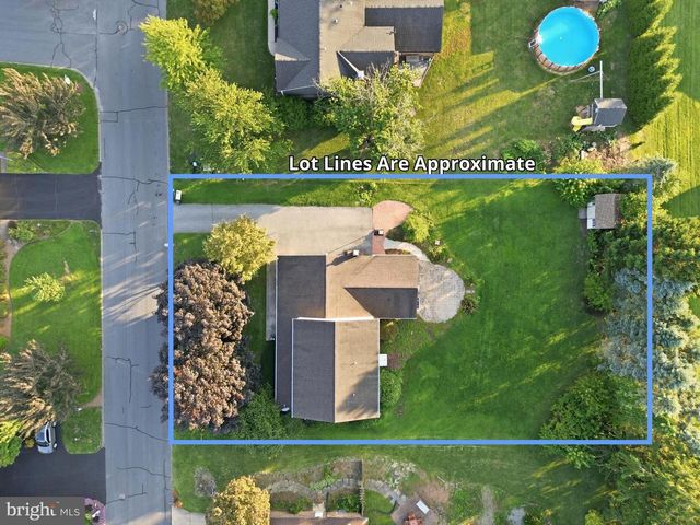 90 STEFFIE DR, Mount Wolf, PA 17347