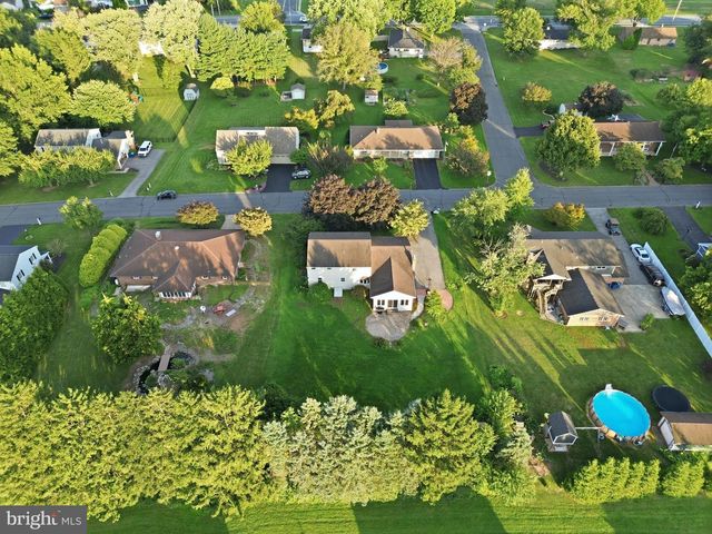 90 STEFFIE DR, Mount Wolf, PA 17347