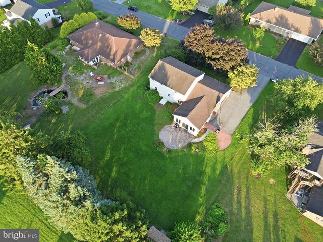 90 STEFFIE DR, Mount Wolf, PA 17347