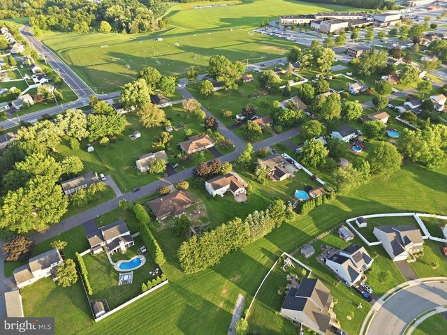 90 STEFFIE DR, Mount Wolf, PA 17347