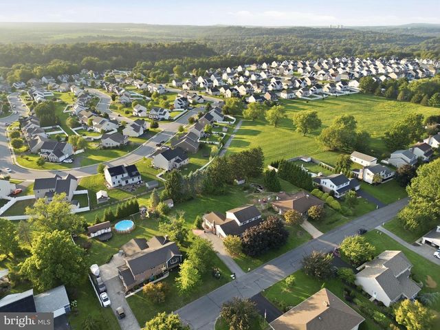90 STEFFIE DR, Mount Wolf, PA 17347