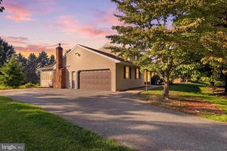 90 STEFFIE DR, Mount Wolf, PA 17347