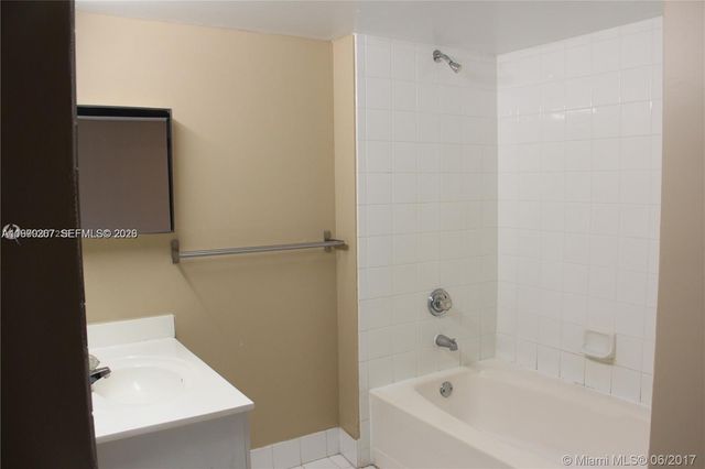 9640 NW 2 St 5106, Pembroke Pines, FL 33024