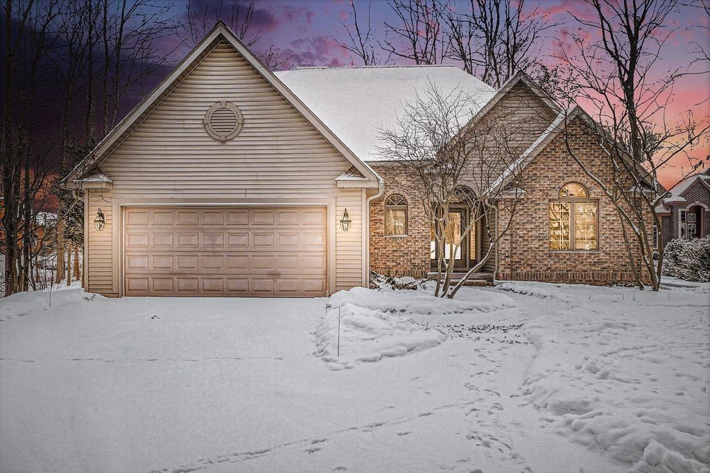 5571 Hickory Lane, Bay City, MI 48706