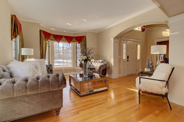 26025 Whispering Woods Circle, Plainfield, IL 60585