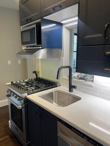 60 Queensberry Street 19, Boston, MA 02215