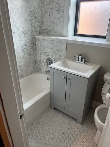 60 Queensberry Street 19, Boston, MA 02215