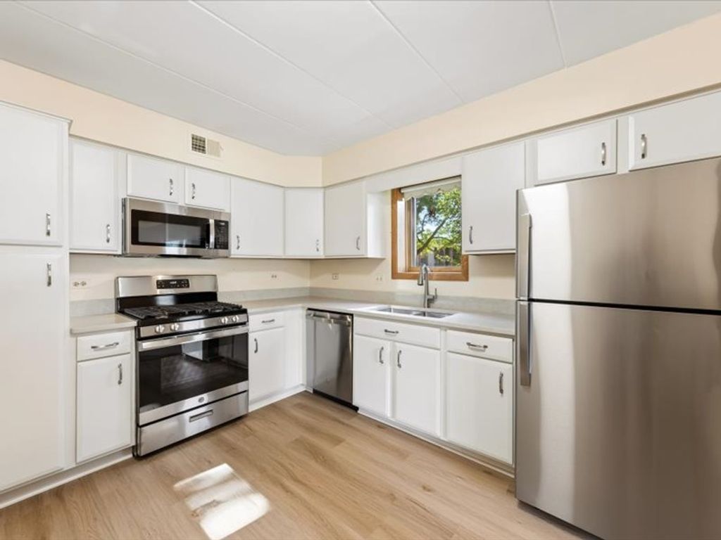 7555 Sheridan Drive 1F, Willowbrook, IL 60527 — photo 5
