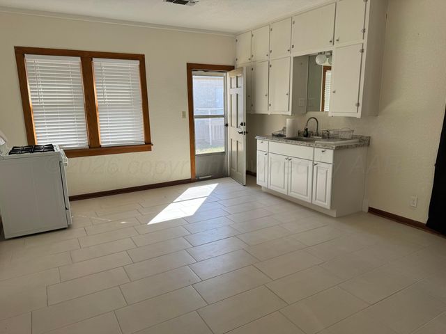 300 N 6th Street, Canadian, TX 79014