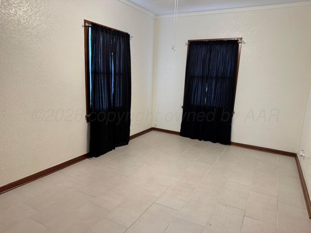 300 N 6th Street, Canadian, TX 79014