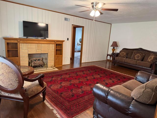 300 N 6th Street, Canadian, TX 79014