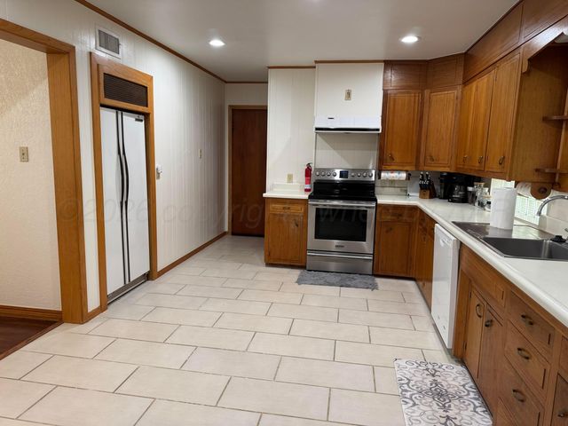 300 N 6th Street, Canadian, TX 79014