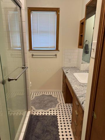 300 N 6th Street, Canadian, TX 79014