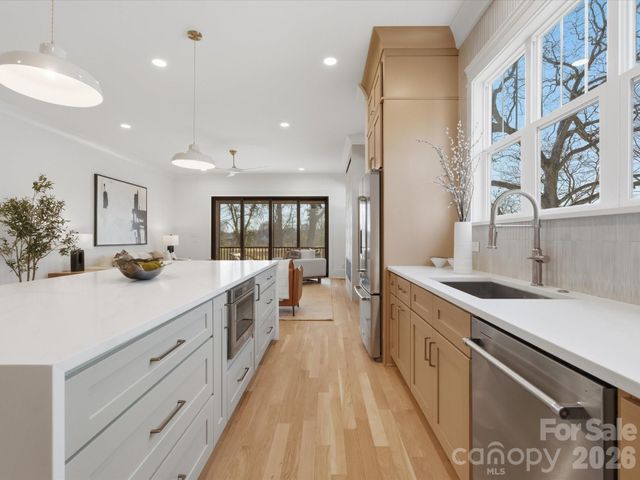 433 W Peterson Drive, Charlotte, NC 28217