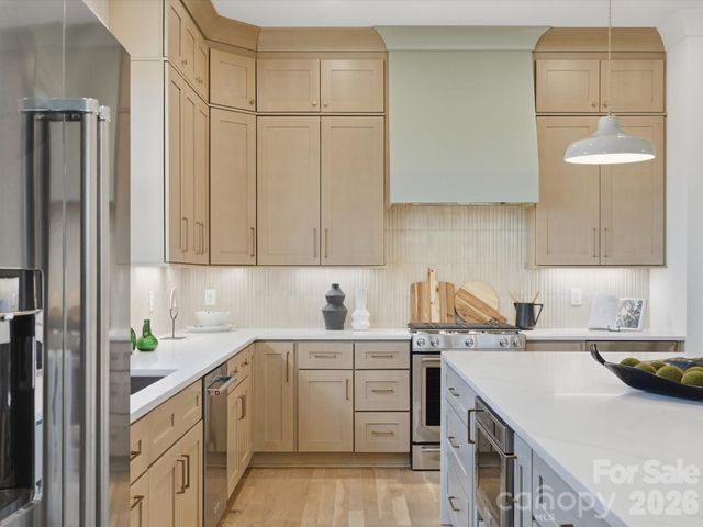 433 W Peterson Drive, Charlotte, NC 28217