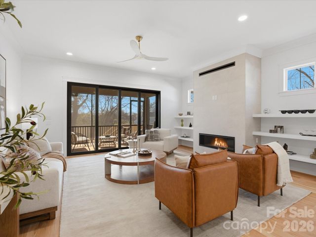 433 W Peterson Drive, Charlotte, NC 28217