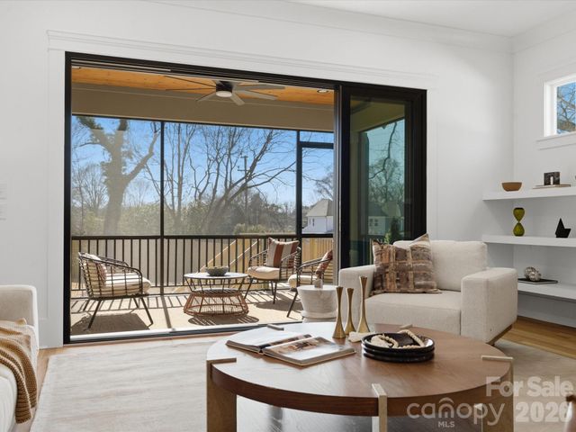 433 W Peterson Drive, Charlotte, NC 28217