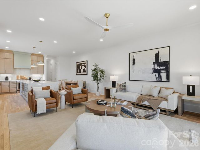 433 W Peterson Drive, Charlotte, NC 28217