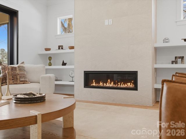 433 W Peterson Drive, Charlotte, NC 28217