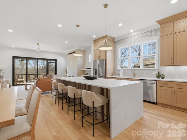 433 W Peterson Drive, Charlotte, NC 28217