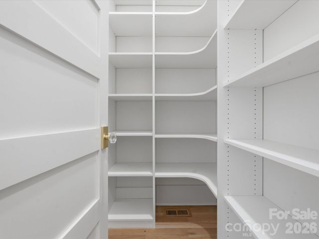 433 W Peterson Drive, Charlotte, NC 28217