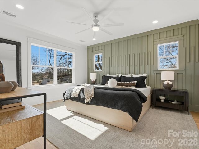 433 W Peterson Drive, Charlotte, NC 28217