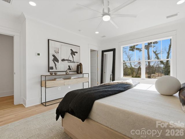 433 W Peterson Drive, Charlotte, NC 28217