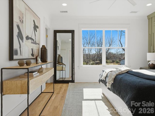 433 W Peterson Drive, Charlotte, NC 28217