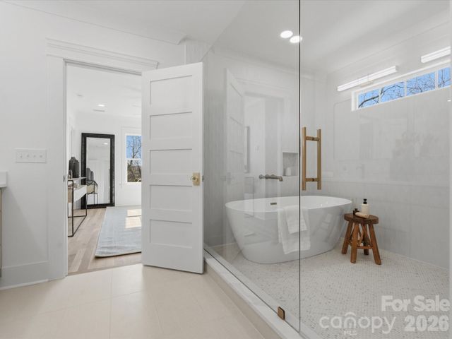 433 W Peterson Drive, Charlotte, NC 28217