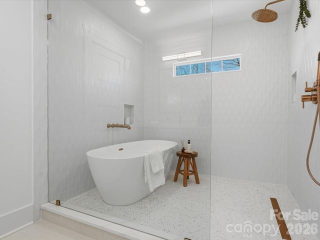 433 W Peterson Drive, Charlotte, NC 28217