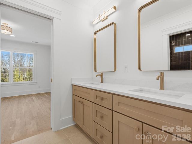 433 W Peterson Drive, Charlotte, NC 28217