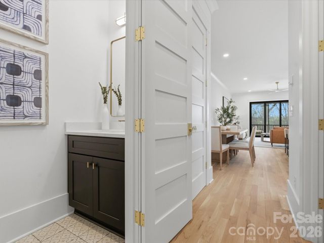 433 W Peterson Drive, Charlotte, NC 28217