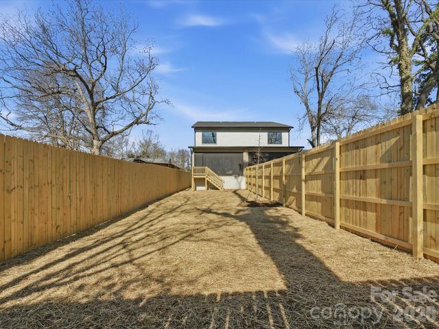 433 W Peterson Drive, Charlotte, NC 28217