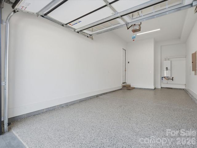 433 W Peterson Drive, Charlotte, NC 28217