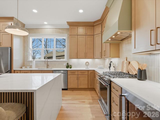 433 W Peterson Drive, Charlotte, NC 28217