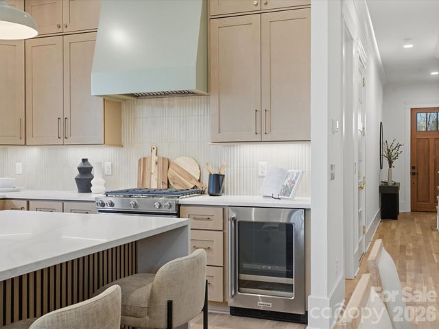 433 W Peterson Drive, Charlotte, NC 28217