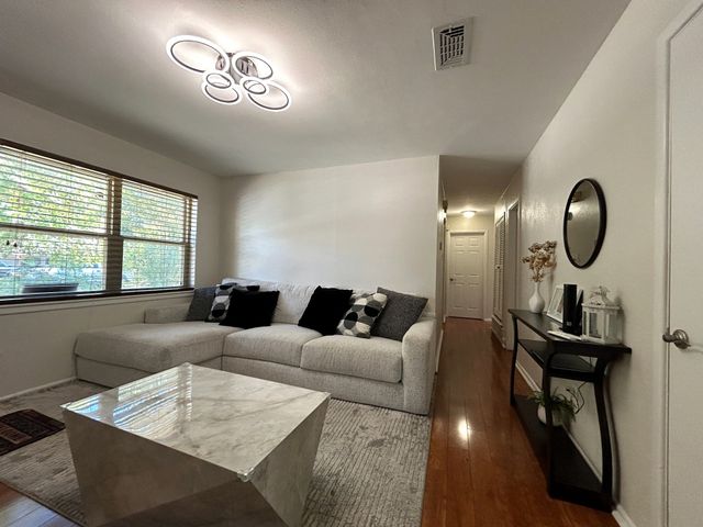 861 Russell Lane, Bedford, TX 76022