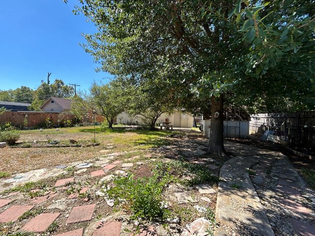 861 Russell Lane, Bedford, TX 76022
