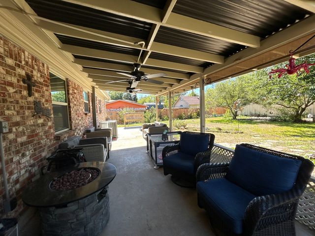 861 Russell Lane, Bedford, TX 76022