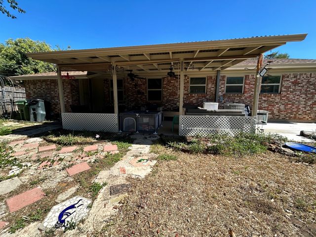 861 Russell Lane, Bedford, TX 76022