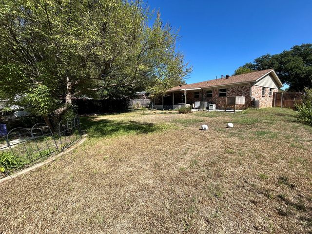 861 Russell Lane, Bedford, TX 76022