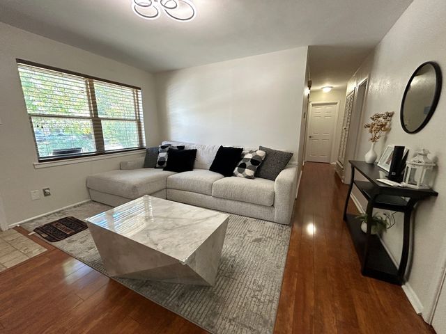 861 Russell Lane, Bedford, TX 76022
