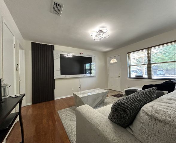 861 Russell Lane, Bedford, TX 76022