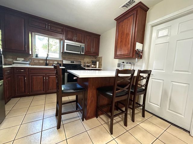 861 Russell Lane, Bedford, TX 76022